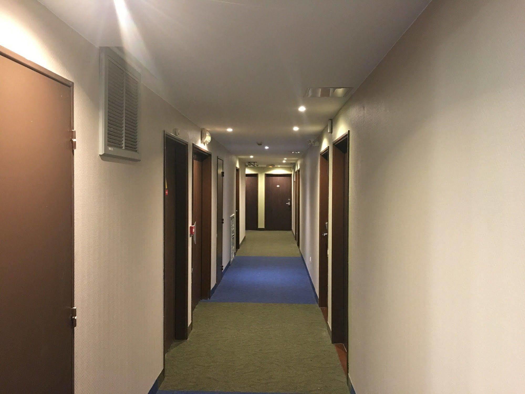 博比尼庞坦宜必思经济酒店 外观 照片